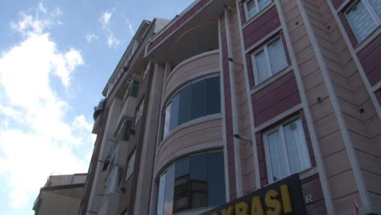 İstanbul Arnavutköyde voltaj krizi 5 apartmandaki tüm elektronik cihazlar bozuldu
