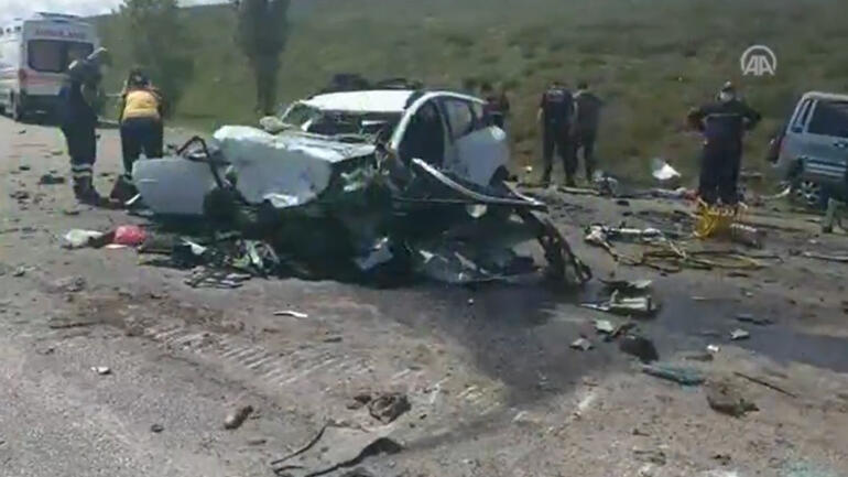 Son dakika haberler: Sivasın Gölova ilçesinde korkunç kaza 9 kişi hayatını kaybetti.. Sivas Valisinden açıklama..