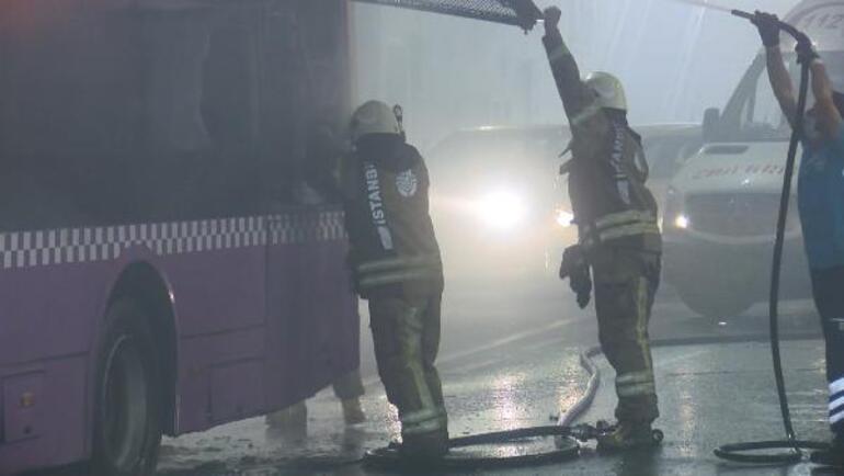 Belediye otobüsünde korku dolu anlar Otobüs yandı, Taksim alt geçidini dumanlar kapladı