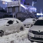 İstanbul'da Kar Nedeniyle Araçlarını Bıraktılar